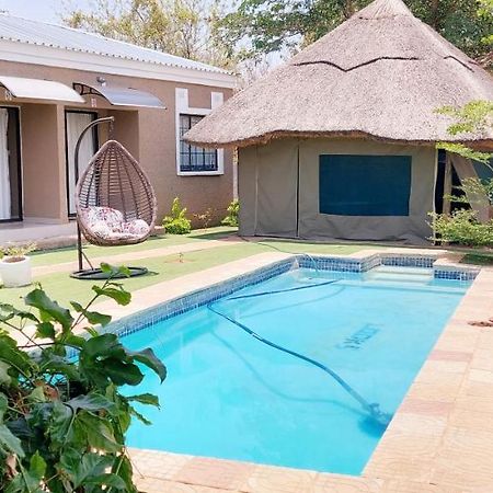 Looks Cottages Self Catering Apartments Kasane Exteriér fotografie