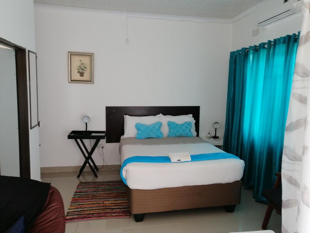 Looks Cottages Self Catering Apartments Kasane Exteriér fotografie