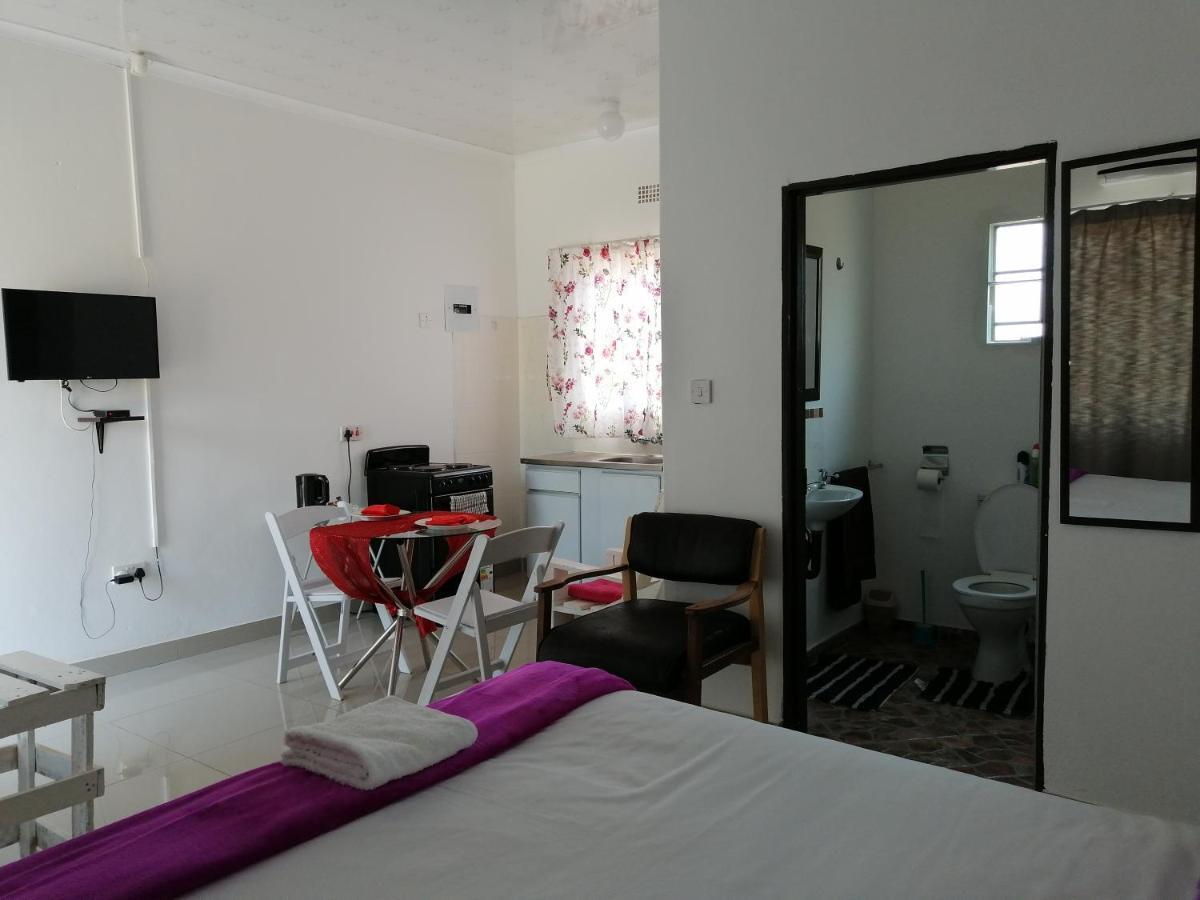 Looks Cottages Self Catering Apartments Kasane Exteriér fotografie
