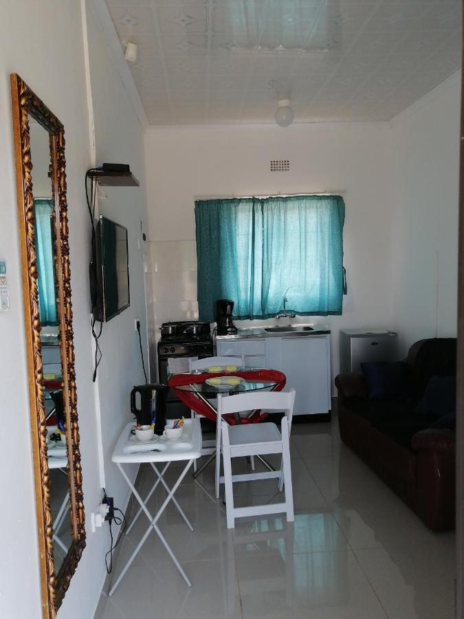 Looks Cottages Self Catering Apartments Kasane Exteriér fotografie